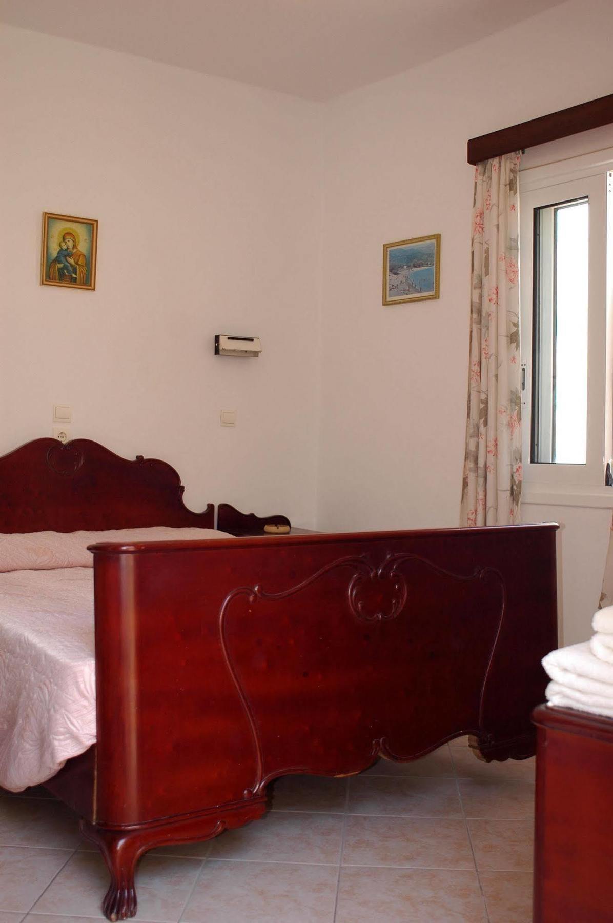 Avra Rooms Karpathos Exterior foto
